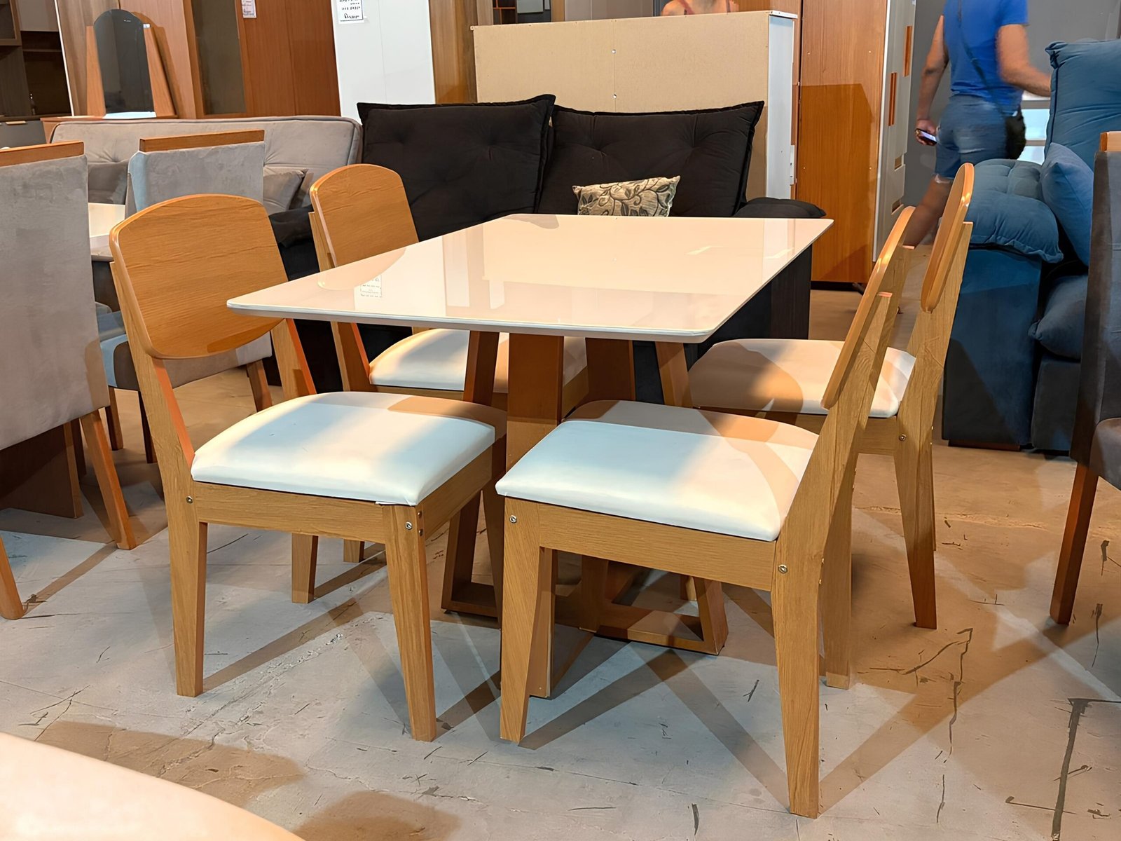 Mesa Pedro 90 Mel/Off White com 4 Cadeiras Havana Veludo Creme – ART ASSENTOS + RUFATO - Imagem 2