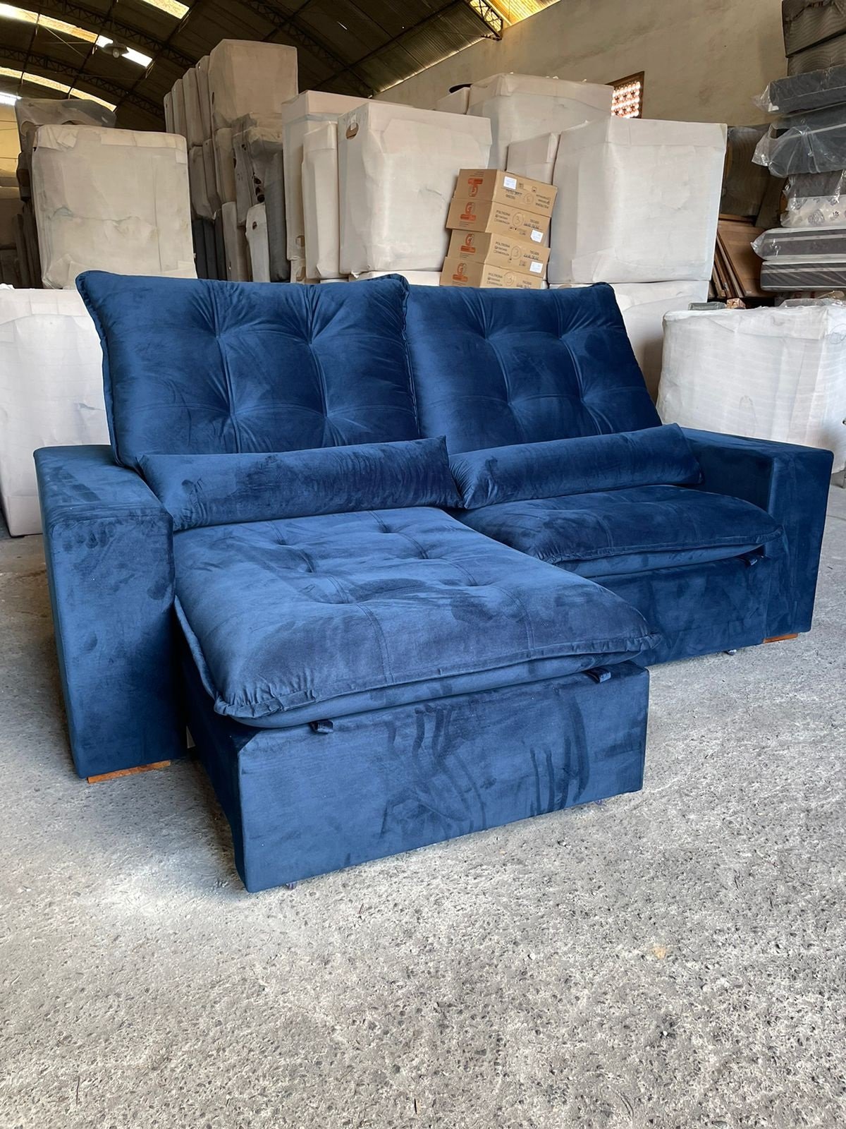 Sofá Retrátil e Reclinável Malu 2,10 m Veludo Azul - D'VITRINE ESTOFADOS (PROMOÇÃO - LEVE AVARIA) - Imagem 5